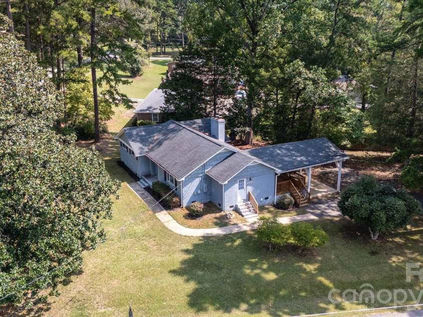 6414 Elmwood Circle, Charlotte, NC 28214.  MLS# CAR4424332, YatesRealty ID 52701. 