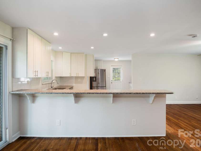 6414 Elmwood Circle, Charlotte, NC 28214.  MLS# CAR4424332, YatesRealty ID 52701. 