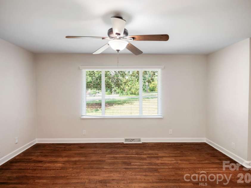 6414 Elmwood Circle, Charlotte, NC 28214.  MLS# CAR4424332, YatesRealty ID 52701. 