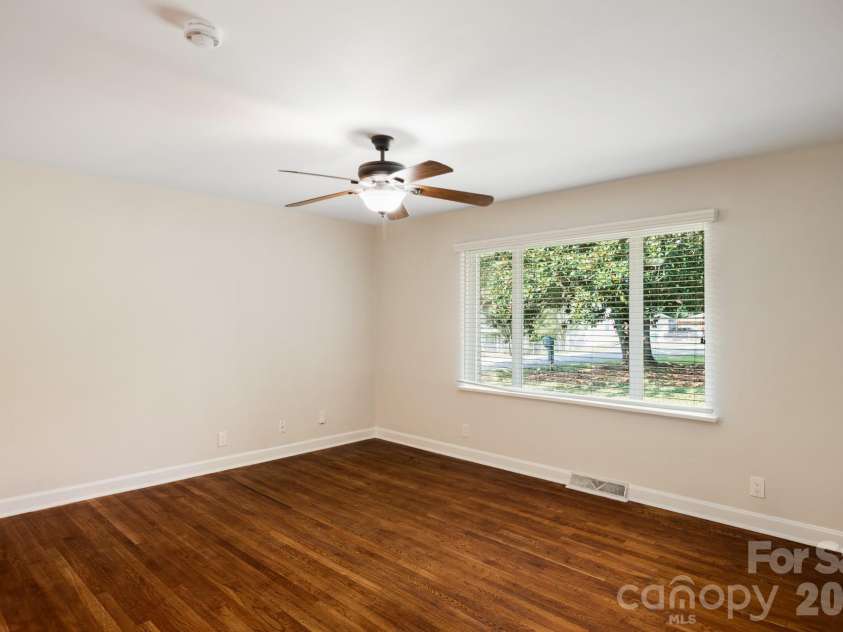6414 Elmwood Circle, Charlotte, NC 28214.  MLS# CAR4424332, YatesRealty ID 52701. 