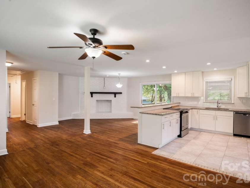 6414 Elmwood Circle, Charlotte, NC 28214.  MLS# CAR4424332, YatesRealty ID 52701. 