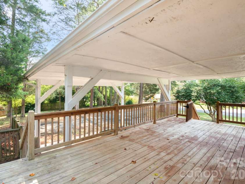 6414 Elmwood Circle, Charlotte, NC 28214.  MLS# CAR4424332, YatesRealty ID 52701. 