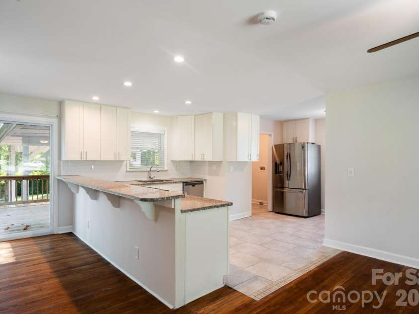 6414 Elmwood Circle, Charlotte, NC 28214.  MLS# CAR4424332, YatesRealty ID 52701. 