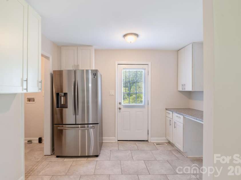 6414 Elmwood Circle, Charlotte, NC 28214.  MLS# CAR4424332, YatesRealty ID 52701. 
