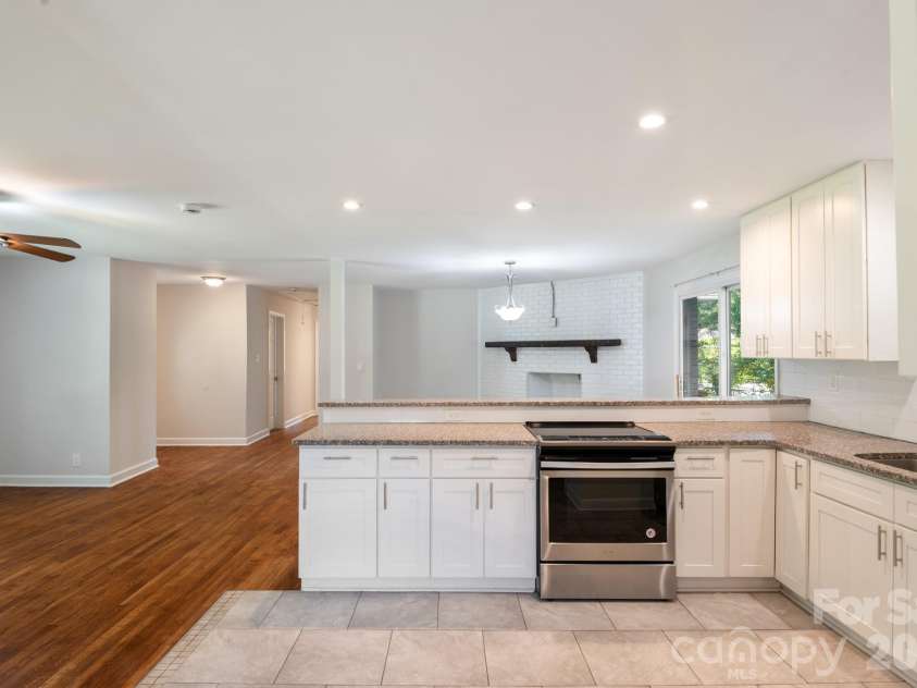 6414 Elmwood Circle, Charlotte, NC 28214.  MLS# CAR4424332, YatesRealty ID 52701. 