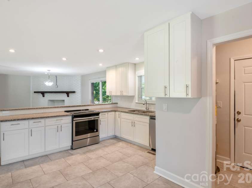 6414 Elmwood Circle, Charlotte, NC 28214.  MLS# CAR4424332, YatesRealty ID 52701. 