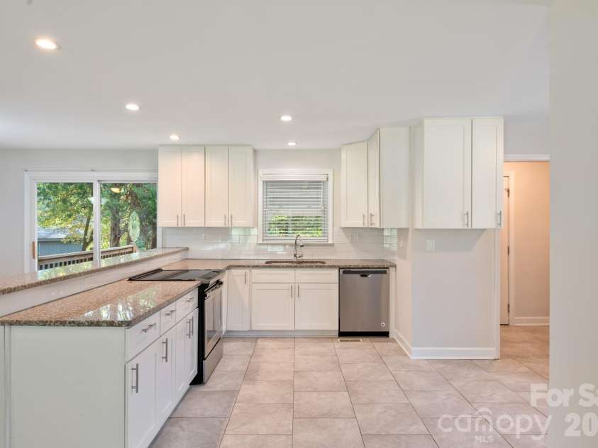 6414 Elmwood Circle, Charlotte, NC 28214.  MLS# CAR4424332, YatesRealty ID 52701. 