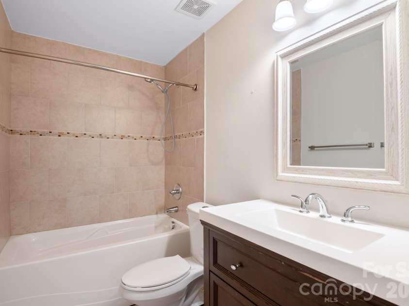 6414 Elmwood Circle, Charlotte, NC 28214.  MLS# CAR4424332, YatesRealty ID 52701. 