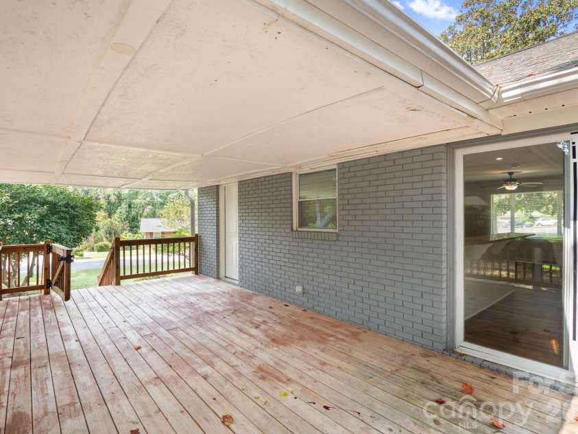 6414 Elmwood Circle, Charlotte, NC 28214.  MLS# CAR4424332, YatesRealty ID 52701. 