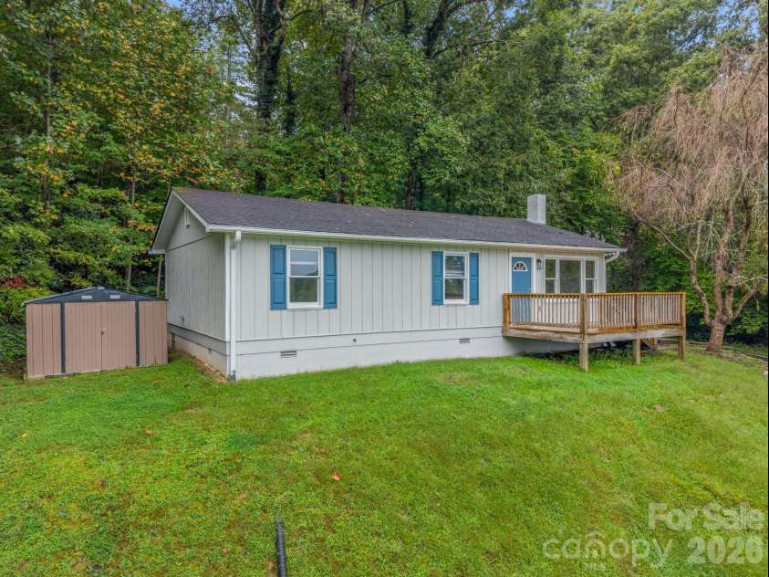 117 Drexel Road, Hendersonville, NC 28739.  MLS# CAR4427336, YatesRealty ID 52706. 