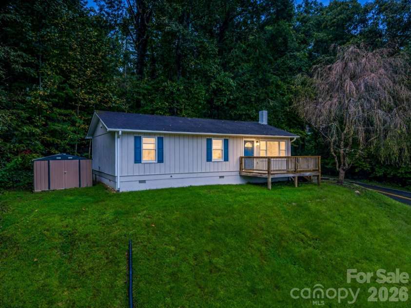 117 Drexel Road, Hendersonville, NC 28739.  MLS# CAR4427336, YatesRealty ID 52706. 