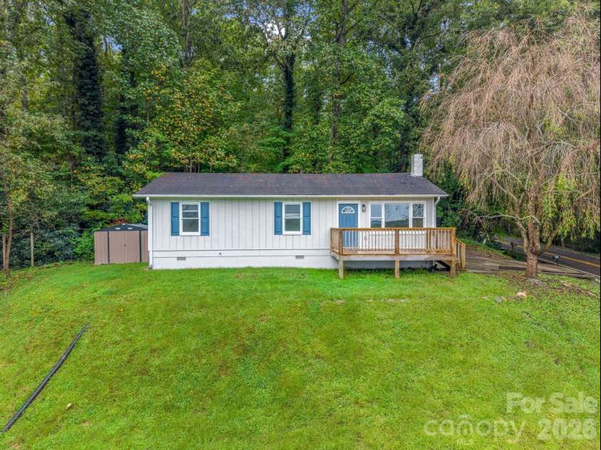 117 Drexel Road, Hendersonville, NC 28739.  MLS# CAR4427336, YatesRealty ID 52706. 