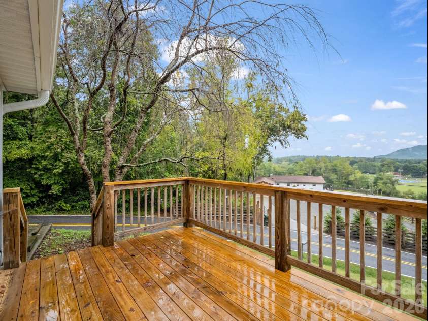 117 Drexel Road, Hendersonville, NC 28739.  MLS# CAR4427336, YatesRealty ID 52706. 
