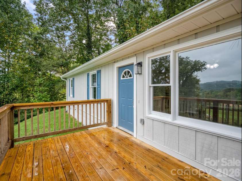 117 Drexel Road, Hendersonville, NC 28739.  MLS# CAR4427336, YatesRealty ID 52706. 