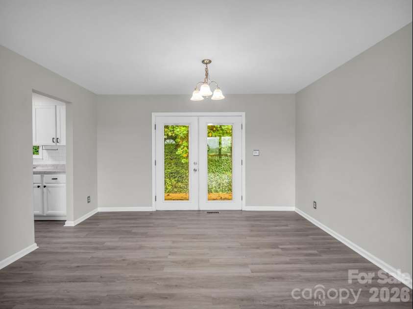 117 Drexel Road, Hendersonville, NC 28739.  MLS# CAR4427336, YatesRealty ID 52706. 