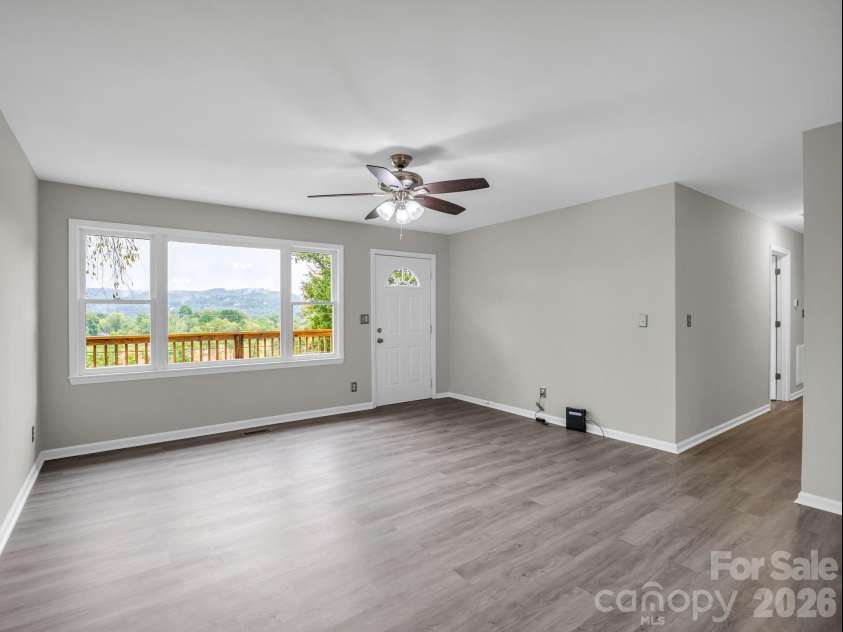 117 Drexel Road, Hendersonville, NC 28739.  MLS# CAR4427336, YatesRealty ID 52706. 