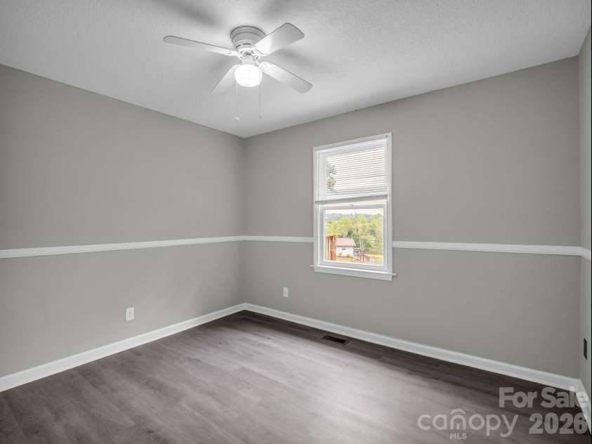 117 Drexel Road, Hendersonville, NC 28739.  MLS# CAR4427336, YatesRealty ID 52706. 