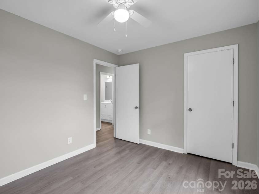 117 Drexel Road, Hendersonville, NC 28739.  MLS# CAR4427336, YatesRealty ID 52706. 