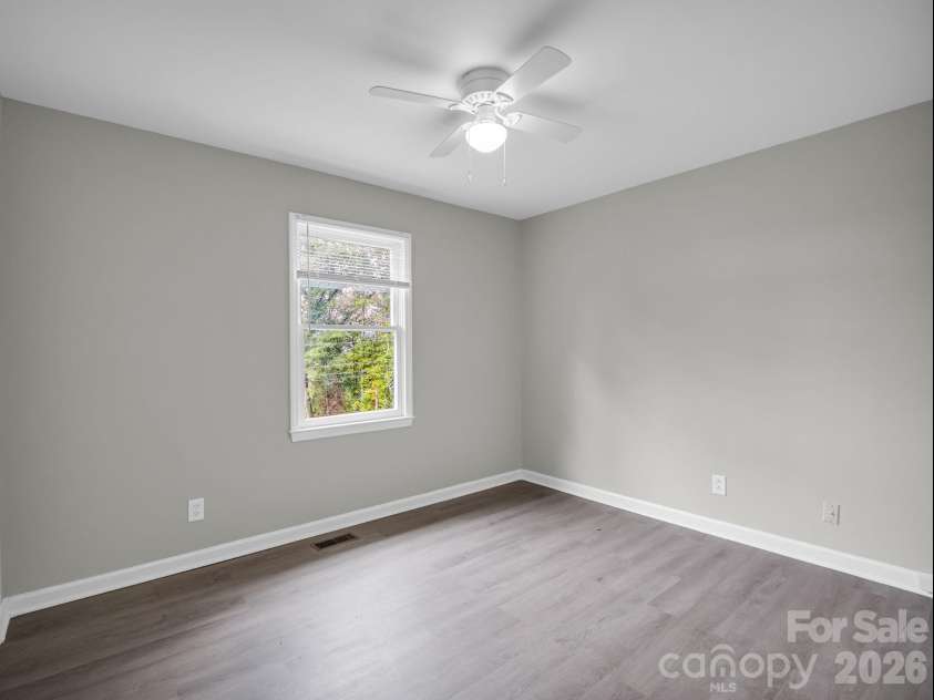 117 Drexel Road, Hendersonville, NC 28739.  MLS# CAR4427336, YatesRealty ID 52706. 