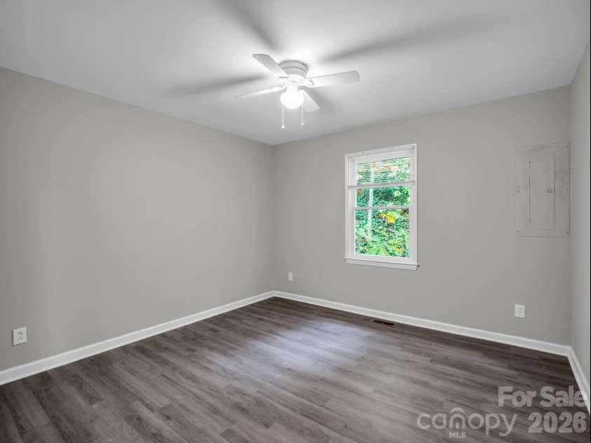 117 Drexel Road, Hendersonville, NC 28739.  MLS# CAR4427336, YatesRealty ID 52706. 