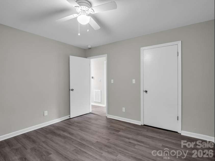 117 Drexel Road, Hendersonville, NC 28739.  MLS# CAR4427336, YatesRealty ID 52706. 