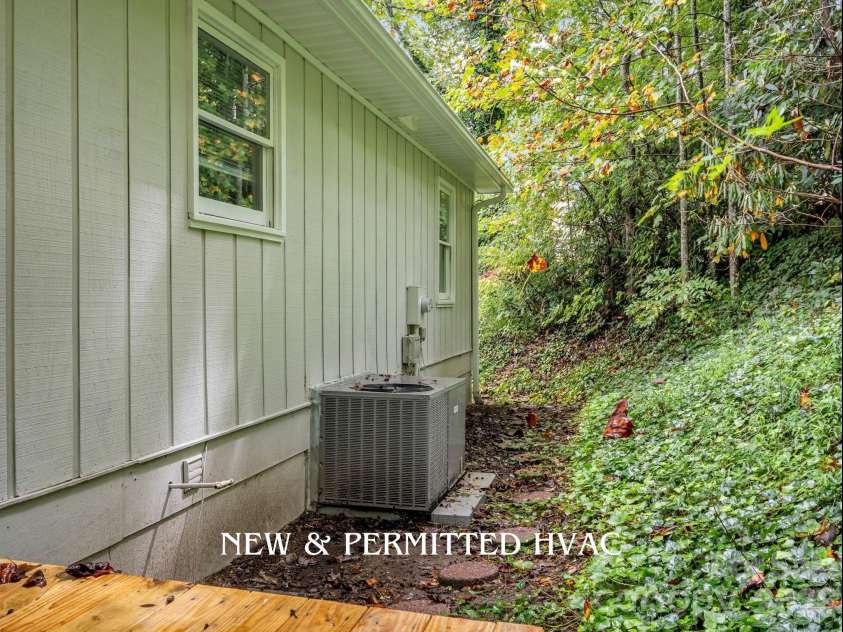 117 Drexel Road, Hendersonville, NC 28739.  MLS# CAR4427336, YatesRealty ID 52706. 
