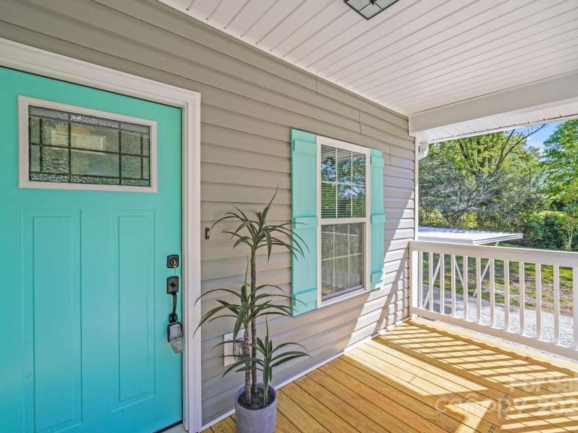 221 River Loop Road, Belmont, NC 28012.  MLS# CAR4245152, YatesRealty ID 5271. Front porch