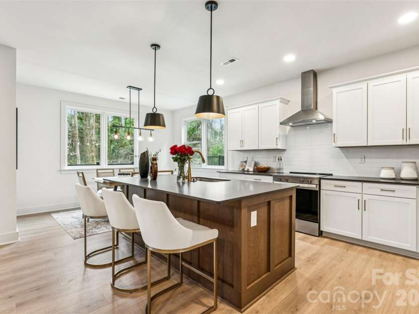 2416 Crestview Drive, Charlotte, NC 28216.  MLS# CAR4332816, YatesRealty ID 52711. 