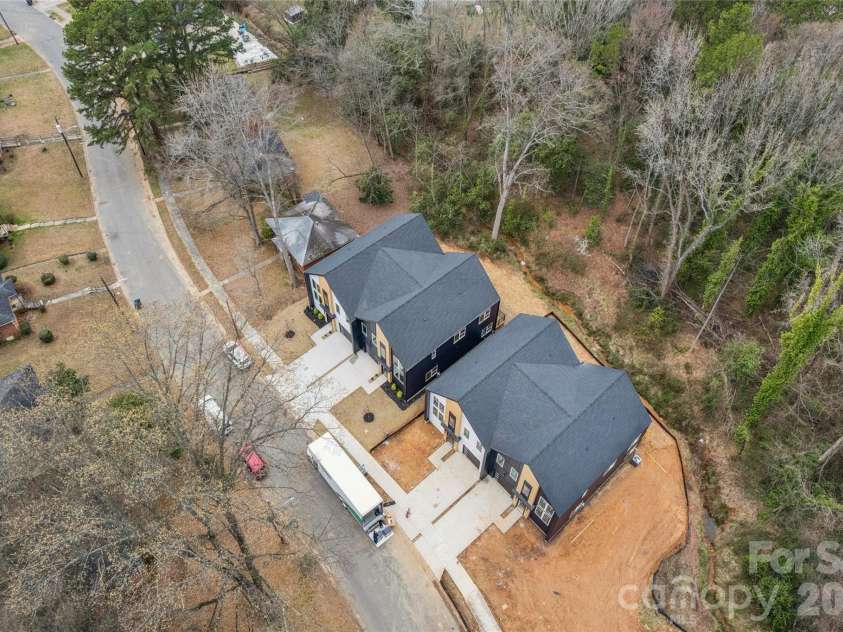 2416 Crestview Drive, Charlotte, NC 28216.  MLS# CAR4332816, YatesRealty ID 52711. 