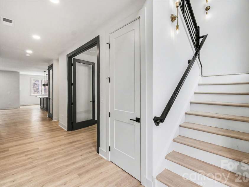 2416 Crestview Drive, Charlotte, NC 28216.  MLS# CAR4332816, YatesRealty ID 52711. 
