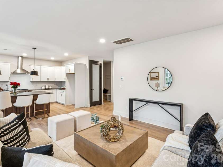 2416 Crestview Drive, Charlotte, NC 28216.  MLS# CAR4332816, YatesRealty ID 52711. 