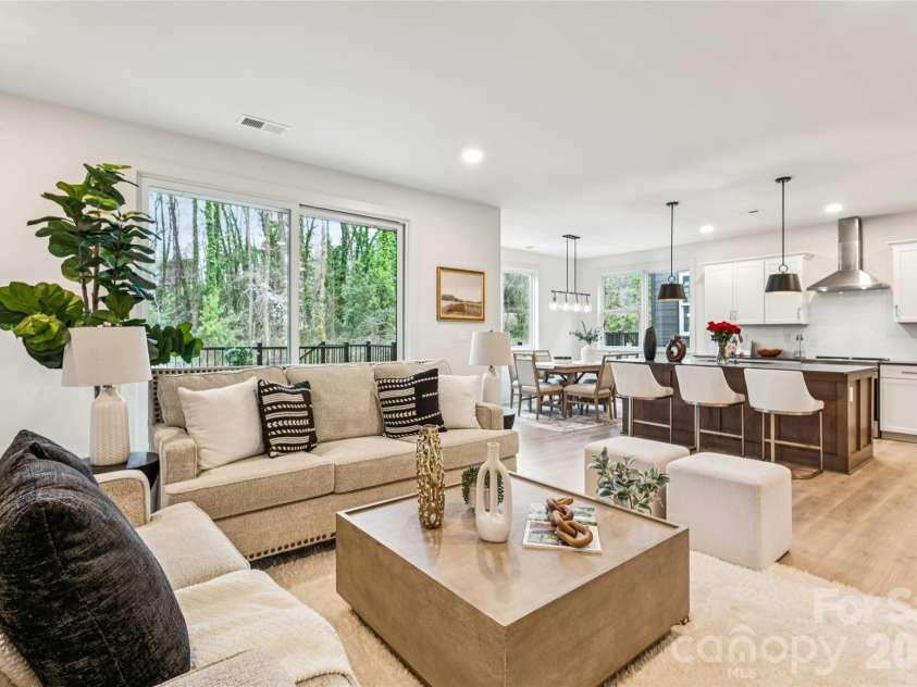2416 Crestview Drive, Charlotte, NC 28216.  MLS# CAR4332816, YatesRealty ID 52711. 