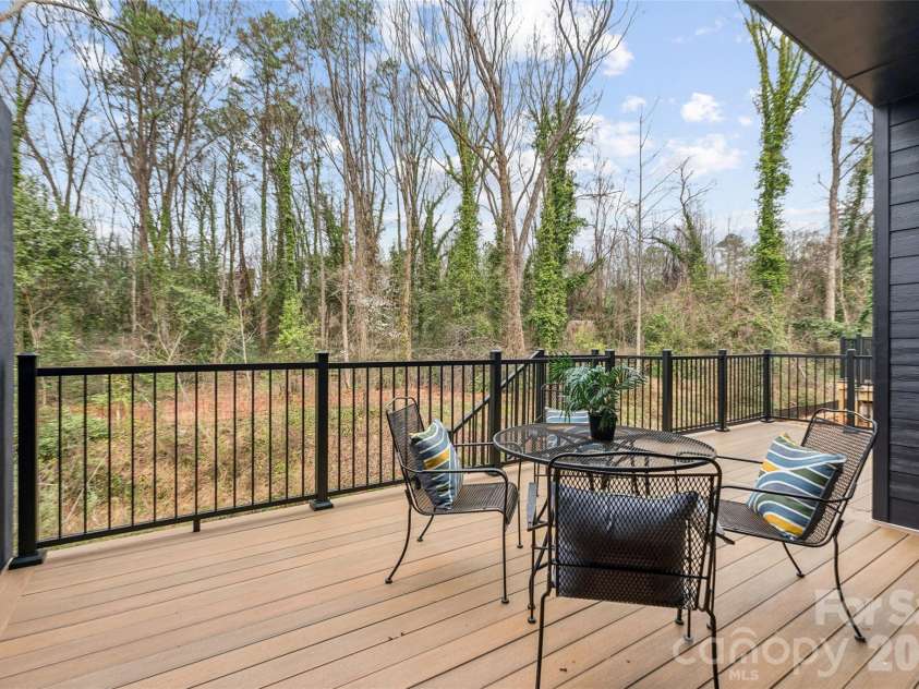 2416 Crestview Drive, Charlotte, NC 28216.  MLS# CAR4332816, YatesRealty ID 52711. 