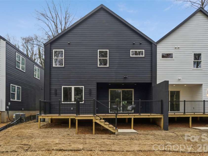2416 Crestview Drive, Charlotte, NC 28216.  MLS# CAR4332816, YatesRealty ID 52711. 
