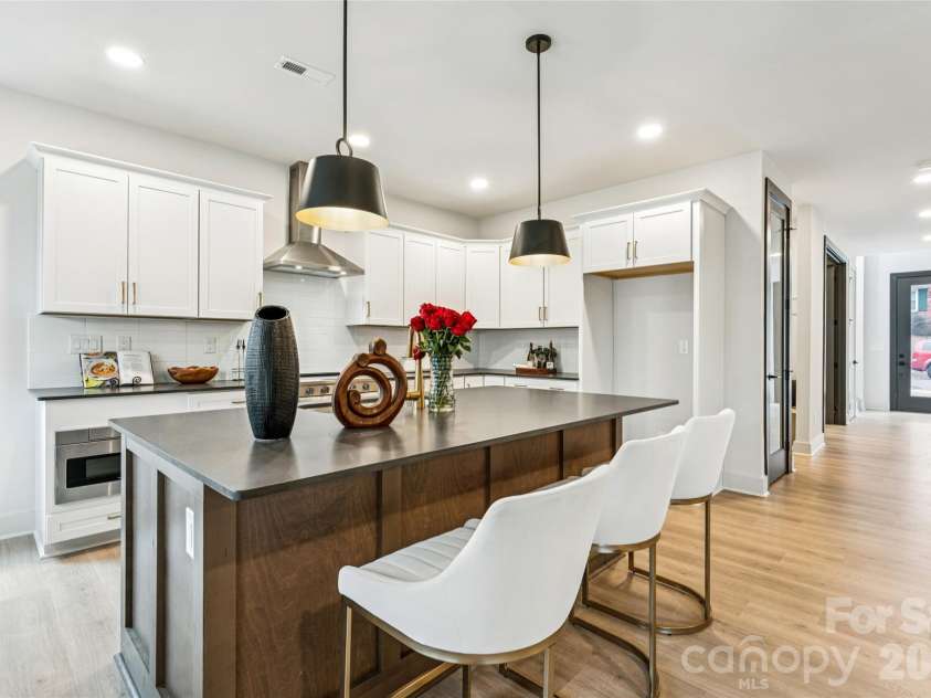 2416 Crestview Drive, Charlotte, NC 28216.  MLS# CAR4332816, YatesRealty ID 52711. 