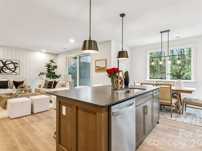 2416 Crestview Drive, Charlotte, NC 28216.  MLS# CAR4332816, YatesRealty ID 52711. 