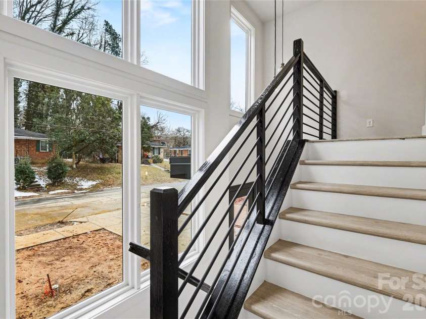2416 Crestview Drive, Charlotte, NC 28216.  MLS# CAR4332816, YatesRealty ID 52711. 