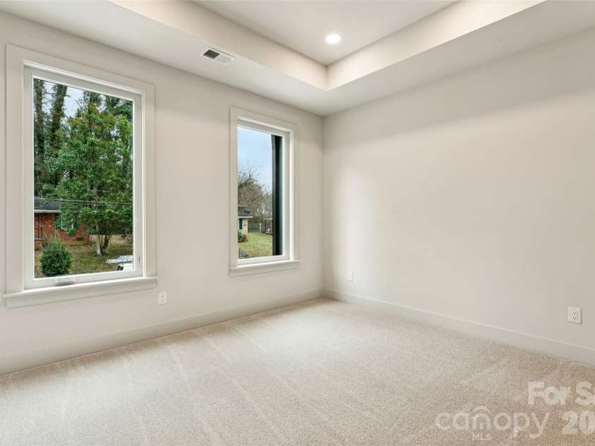 2416 Crestview Drive, Charlotte, NC 28216.  MLS# CAR4332816, YatesRealty ID 52711. 