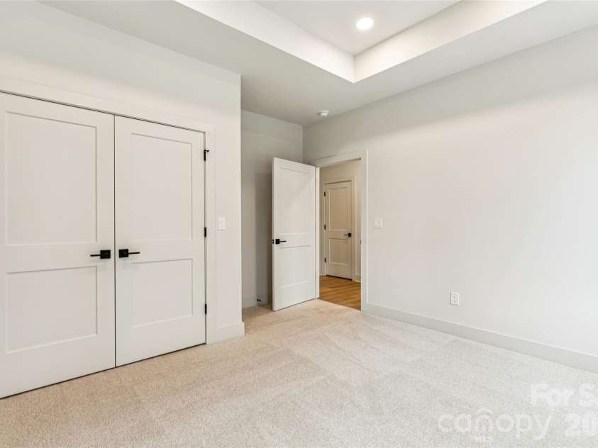 2416 Crestview Drive, Charlotte, NC 28216.  MLS# CAR4332816, YatesRealty ID 52711. 