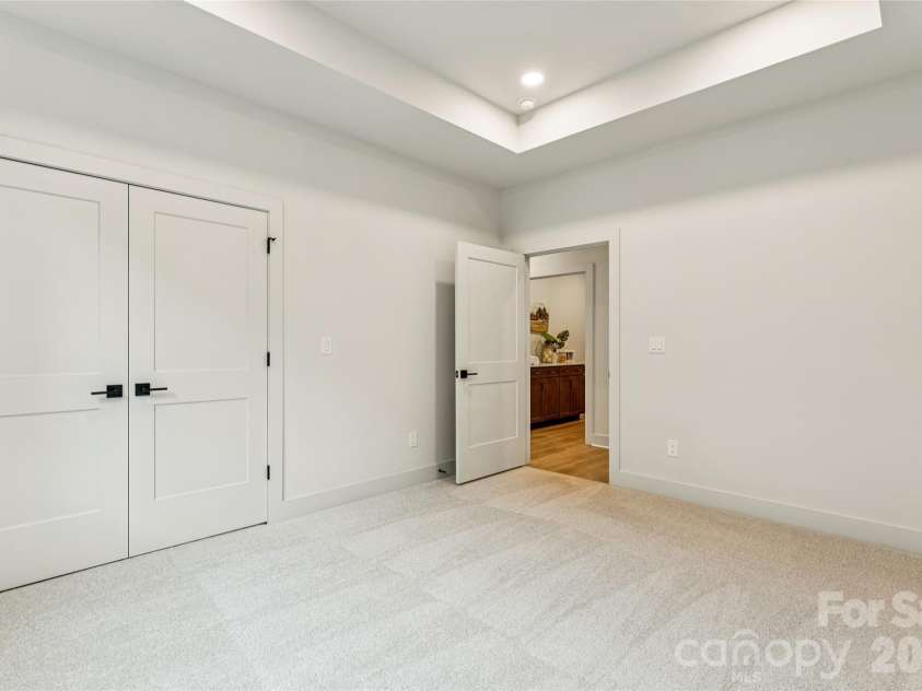 2416 Crestview Drive, Charlotte, NC 28216.  MLS# CAR4332816, YatesRealty ID 52711. 