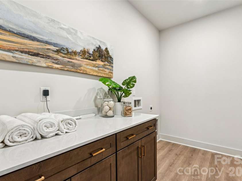 2416 Crestview Drive, Charlotte, NC 28216.  MLS# CAR4332816, YatesRealty ID 52711. 