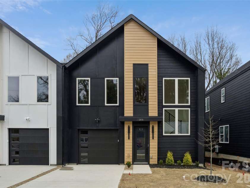 2416 Crestview Drive, Charlotte, NC 28216.  MLS# CAR4332816, YatesRealty ID 52711. 