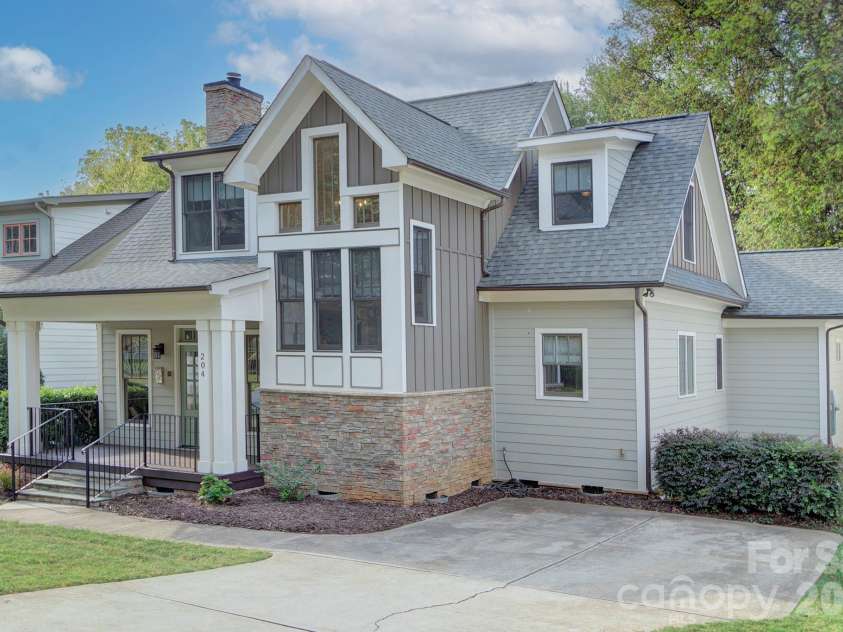 204 Martin Street, Charlotte, NC 28216.  MLS# CAR4428060, YatesRealty ID 52714. 