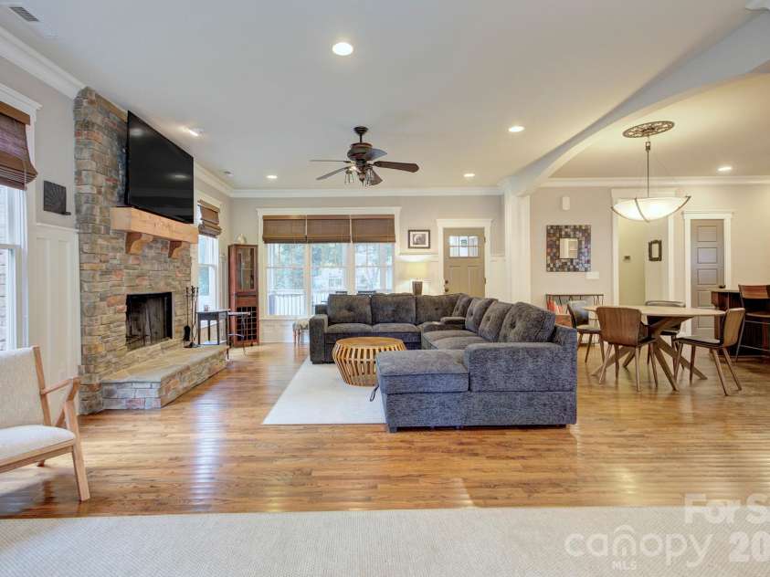 204 Martin Street, Charlotte, NC 28216.  MLS# CAR4428060, YatesRealty ID 52714. 