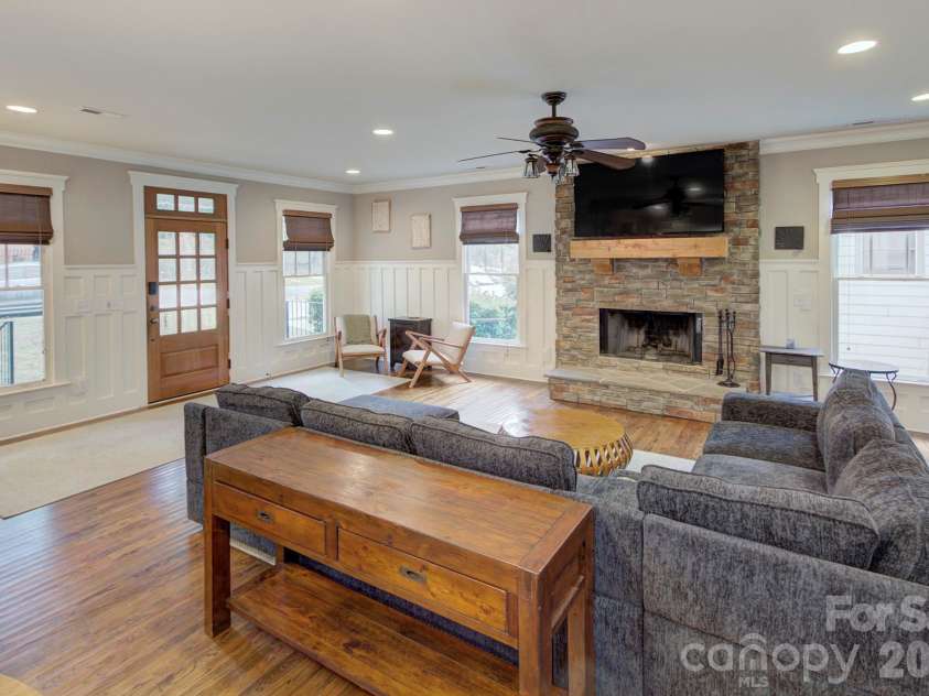204 Martin Street, Charlotte, NC 28216.  MLS# CAR4428060, YatesRealty ID 52714. 