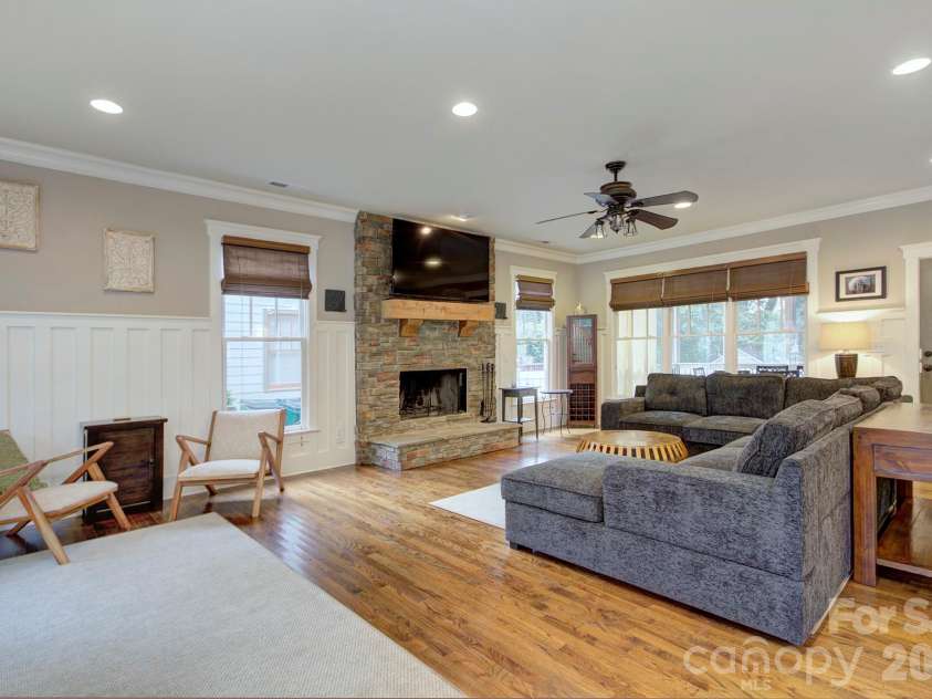 204 Martin Street, Charlotte, NC 28216.  MLS# CAR4428060, YatesRealty ID 52714. 