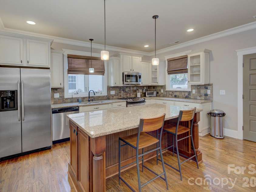 204 Martin Street, Charlotte, NC 28216.  MLS# CAR4428060, YatesRealty ID 52714. 