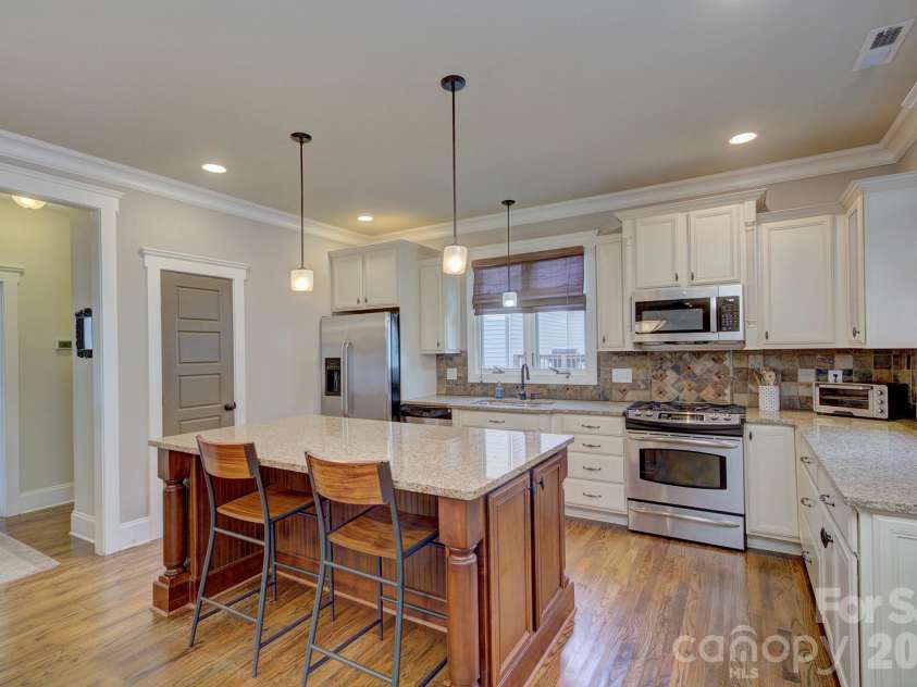 204 Martin Street, Charlotte, NC 28216.  MLS# CAR4428060, YatesRealty ID 52714. 