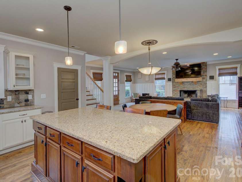 204 Martin Street, Charlotte, NC 28216.  MLS# CAR4428060, YatesRealty ID 52714. 