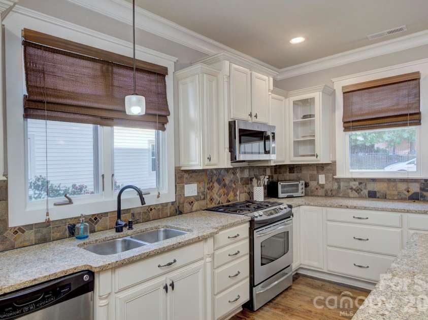 204 Martin Street, Charlotte, NC 28216.  MLS# CAR4428060, YatesRealty ID 52714. 